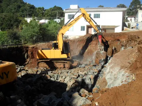 Escavação de terreno em Santa Bárbara d’Oeste - foto 5